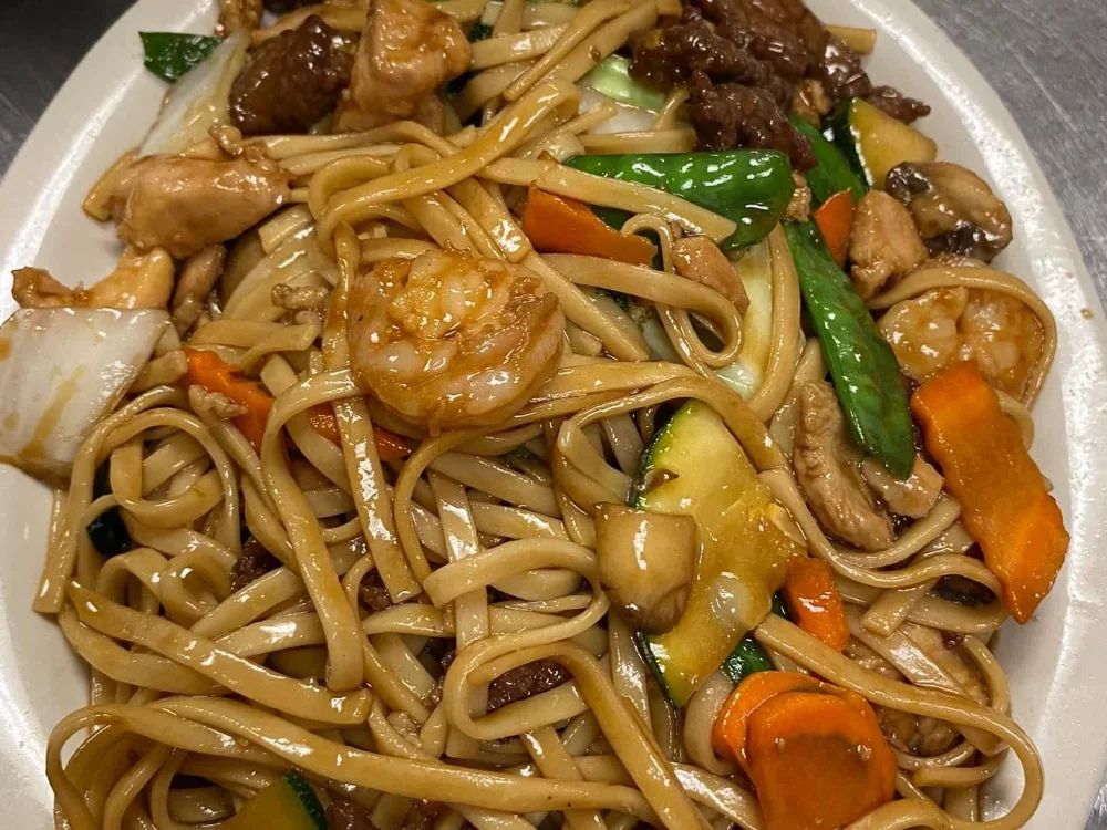 Combination lo mein with shrimp, beef and chicken at Shanghai Town